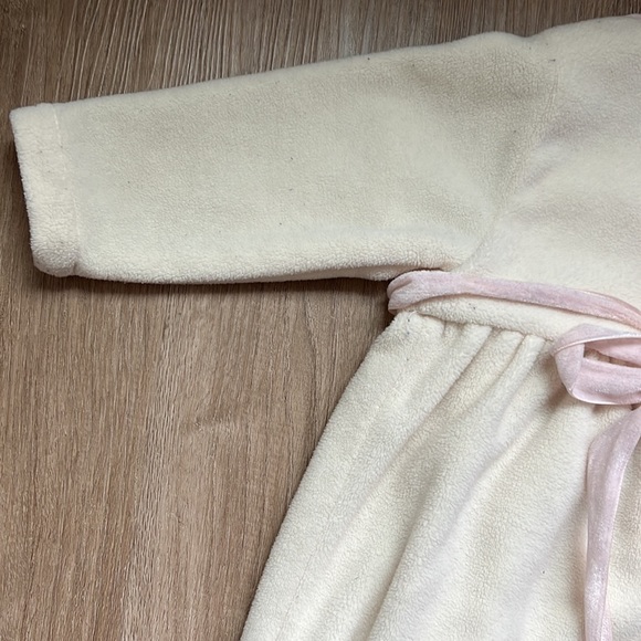 Marie Chantal Toddler Girl Robe in Cream Size 2T - Picture 11 of 16